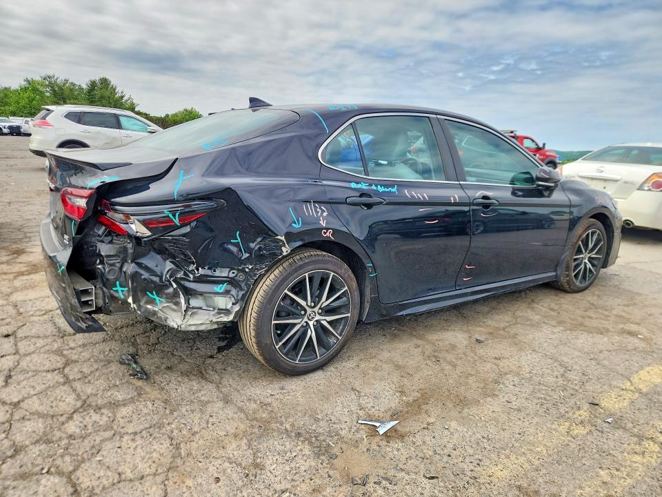 Продаж на аукціоні авто 2022 Toyota Camry, vin: 4T1G11BK7NU057873, номер лоту: 55754216