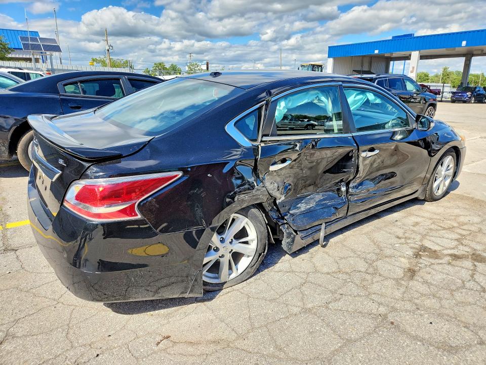 2015 Nissan Altima მანქანა იყიდება აუქციონზე, vin: 1N4AL3AP2FN893993, აუქციონის ნომერი: 57894306