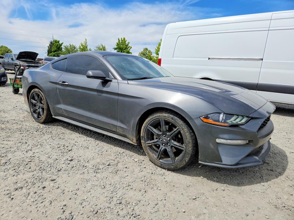 57526476 :رقم المزاد ، 1FA6P8TH3J5163726 vin ، 2018 Ford Mustang مزاد بيع