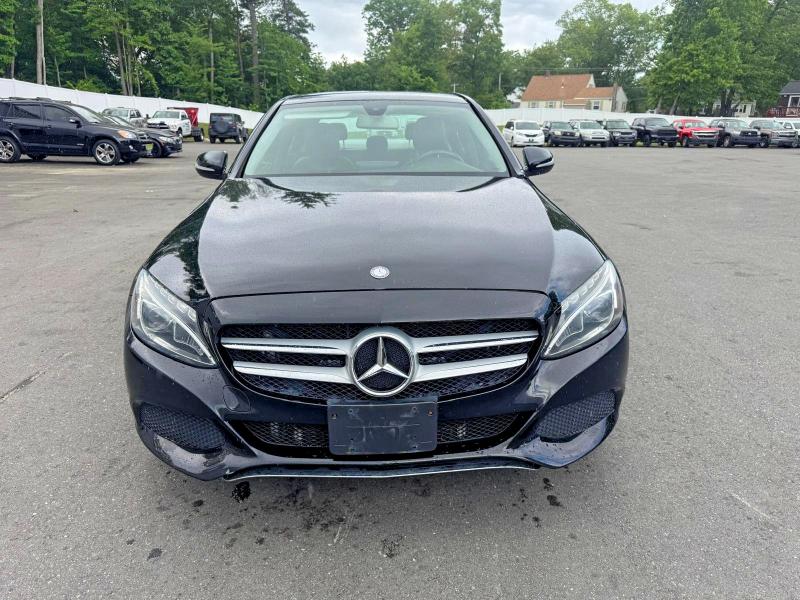 56053306 :رقم المزاد ، 55SWF4KB1FU068945 vin ، 2015 Mercedes-benz C مزاد بيع