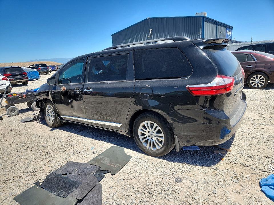 56526026 :رقم المزاد ، 5TDYZ3DC5HS768192 vin ، 2017 Toyota Sienna مزاد بيع