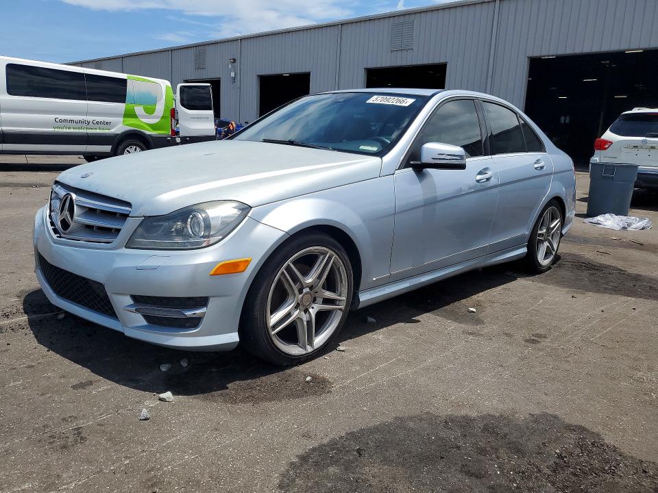57092266 :رقم المزاد ، WDDGF4HB2DA854052 vin ، 2013 Mercedes-benz C مزاد بيع