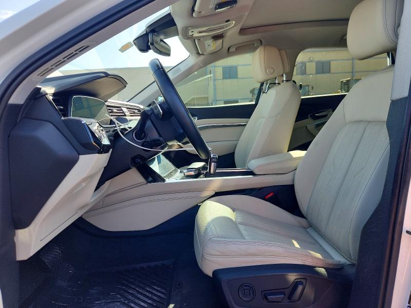 Продажа на аукционе авто 2019 Audi E-tron, vin: WA1LAAGEXKB009033, номер лота: 57530156
