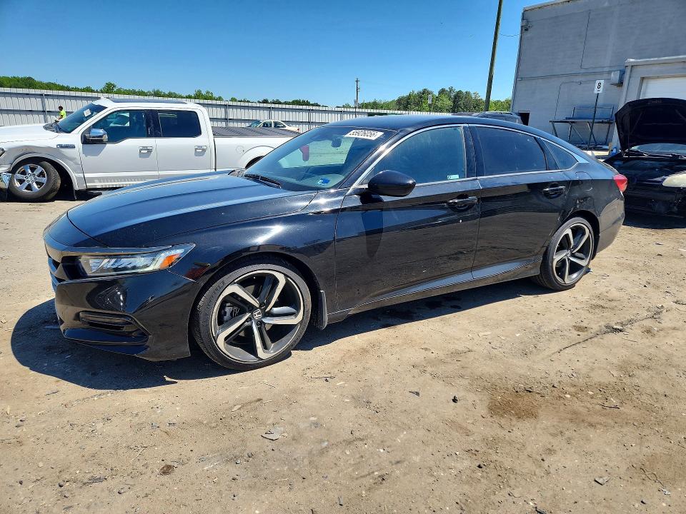 Auction sale of the 2018 Honda Accord, vin: 1HGCV1F3XJA092012, lot number: 55926056