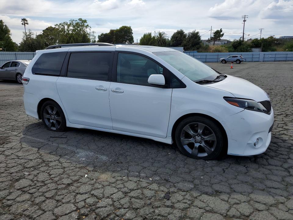2016 Toyota Sienna მანქანა იყიდება აუქციონზე, vin: 5TDXK3DCXGS764461, აუქციონის ნომერი: 59131026