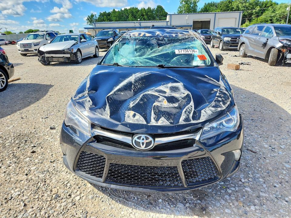 2015 Toyota Camry მანქანა იყიდება აუქციონზე, vin: 4T1BF1FKXFU088011, აუქციონის ნომერი: 57156136