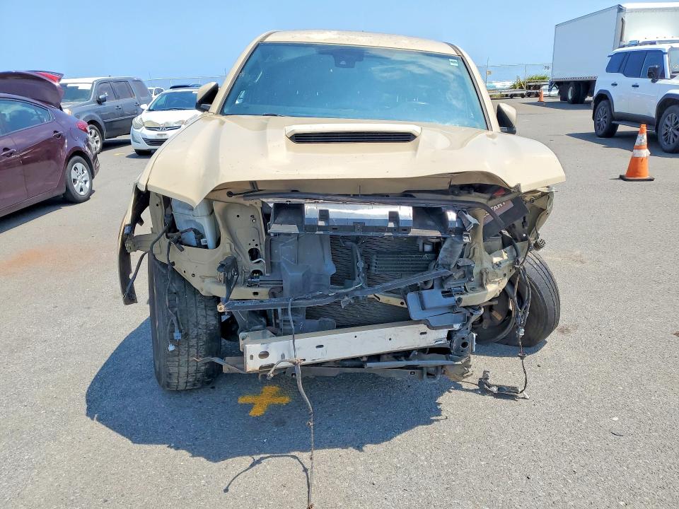 56152096 :رقم المزاد ، 3TMAZ5CN5JM057047 vin ، 2018 Toyota Tacoma مزاد بيع