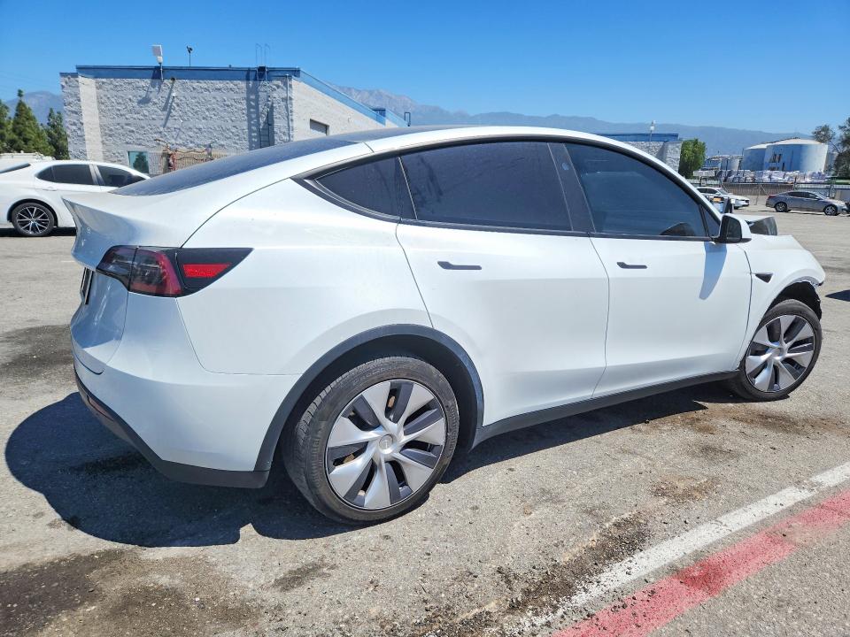 57597116 :رقم المزاد ، 7SAYGDED3RF047901 vin ، 2024 Tesla Model Y مزاد بيع
