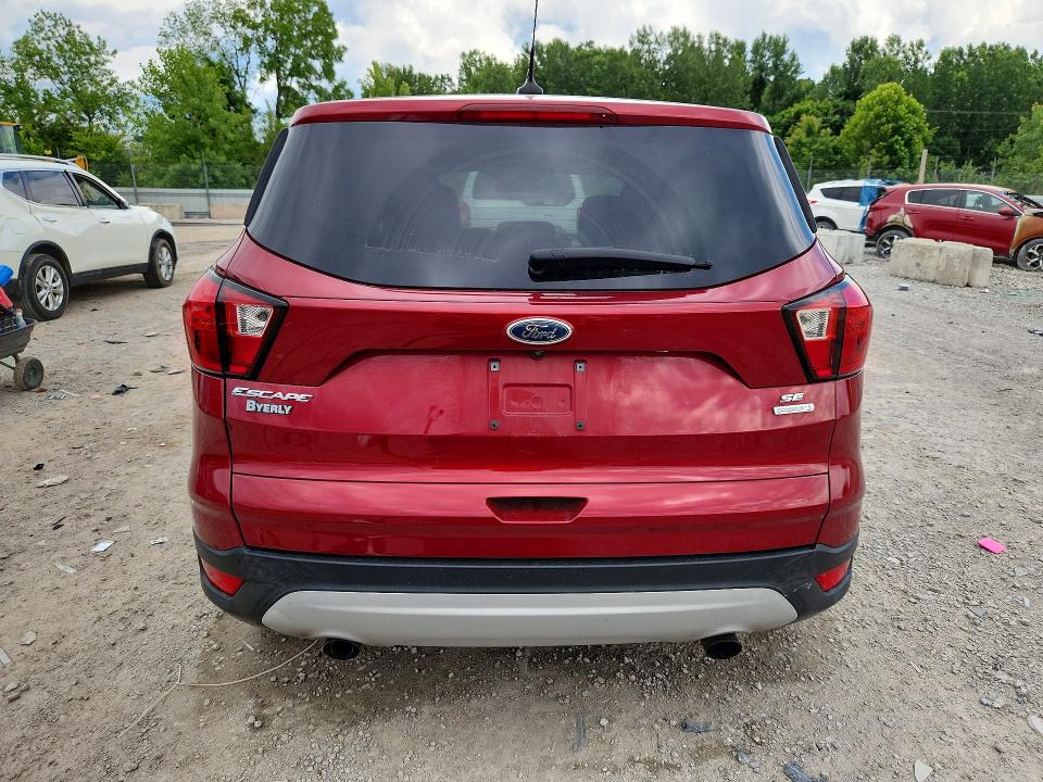 55881776 :رقم المزاد ، 1FMCU0GD4KUC23207 vin ، 2019 Ford Escape مزاد بيع