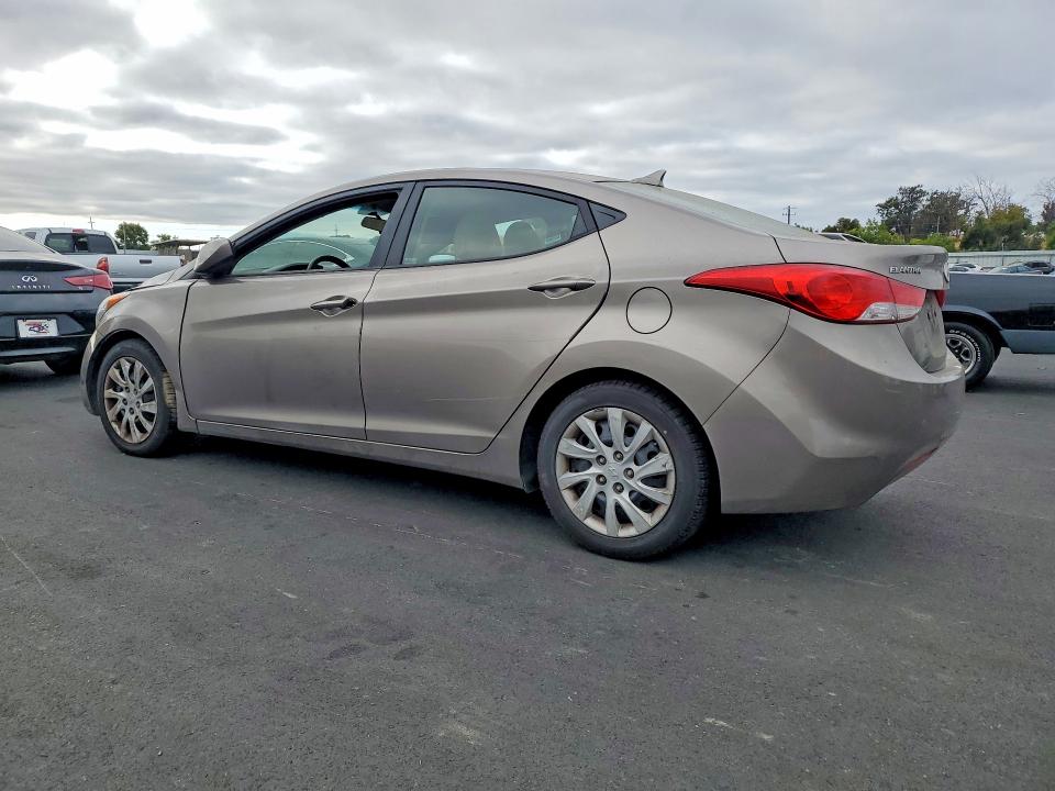 58242676 :رقم المزاد ، 5NPDH4AE0DH186045 vin ، 2013 Hyundai Elantra مزاد بيع