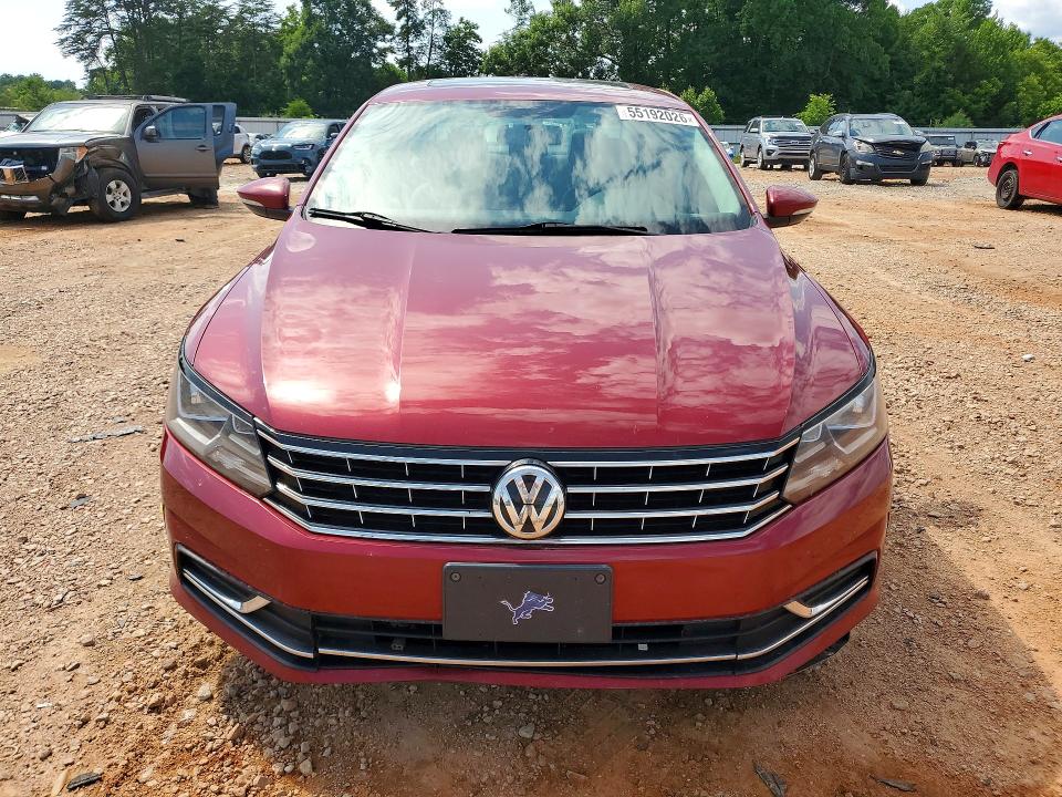 55192026 :رقم المزاد ، 1VWBA7A31JC008791 vin ، 2018 Volkswagen Passat مزاد بيع