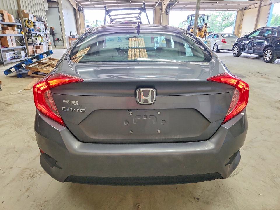 Продажа на аукционе авто 2018 Honda Civic, vin: 2HGFC2F77JH513083, номер лота: 57477766