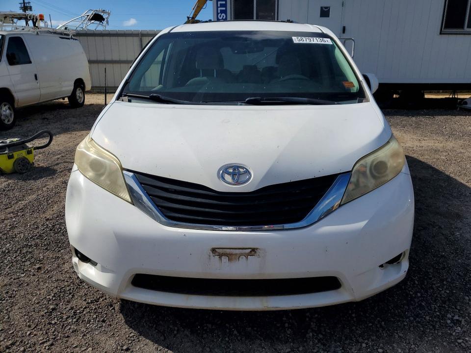 58797136 :رقم المزاد ، 5TDKK3DC1BS119801 vin ، 2011 Toyota Sienna مزاد بيع