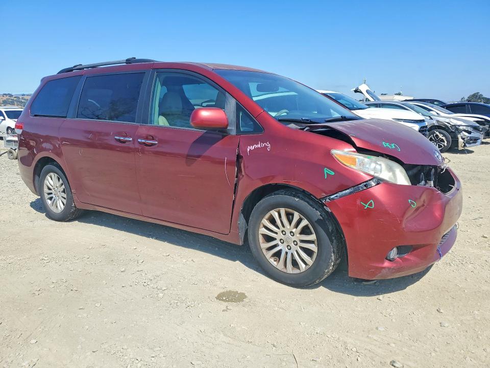 2011 Toyota Sienna მანქანა იყიდება აუქციონზე, vin: 5TDYK3DC0BS080631, აუქციონის ნომერი: 57601136