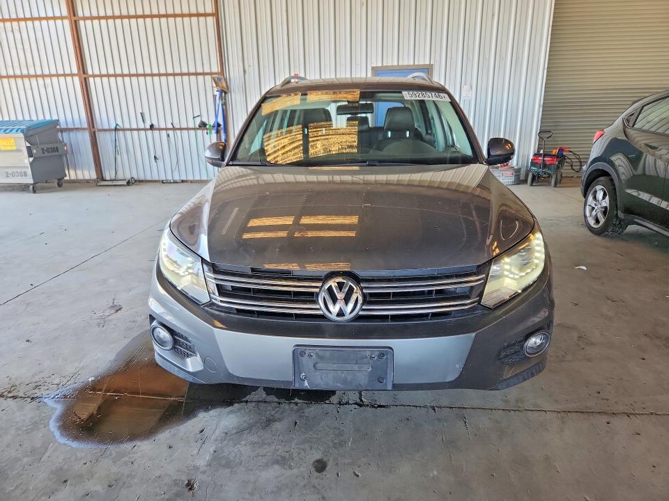 59285746 :رقم المزاد ، WVGVV7AX7HK031446 vin ، 2017 Volkswagen Tiguan مزاد بيع