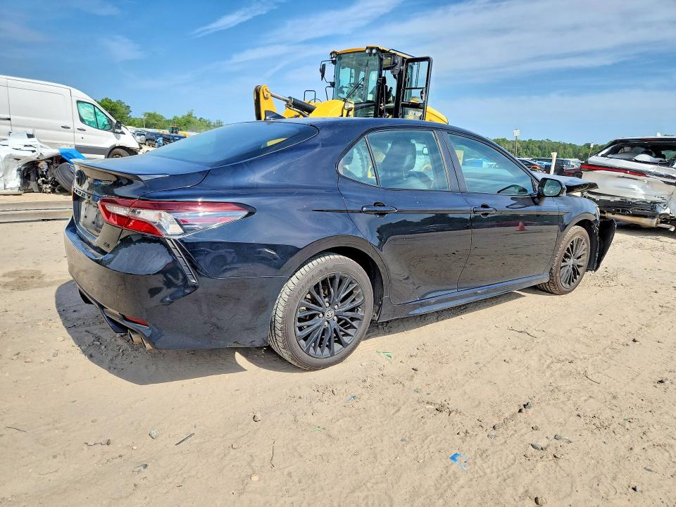 55979866 :رقم المزاد ، 4T1T11AK9MU486611 vin ، 2021 Toyota Camry مزاد بيع