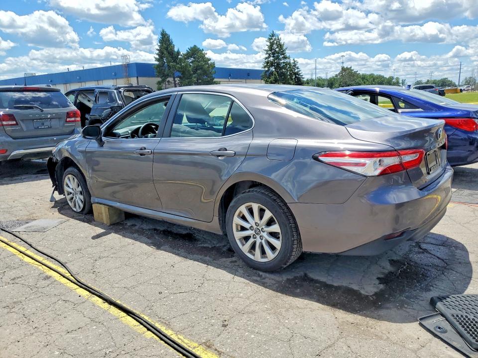 2018 Toyota Camry მანქანა იყიდება აუქციონზე, vin: 4T1B11HK1JU104293, აუქციონის ნომერი: 57718316