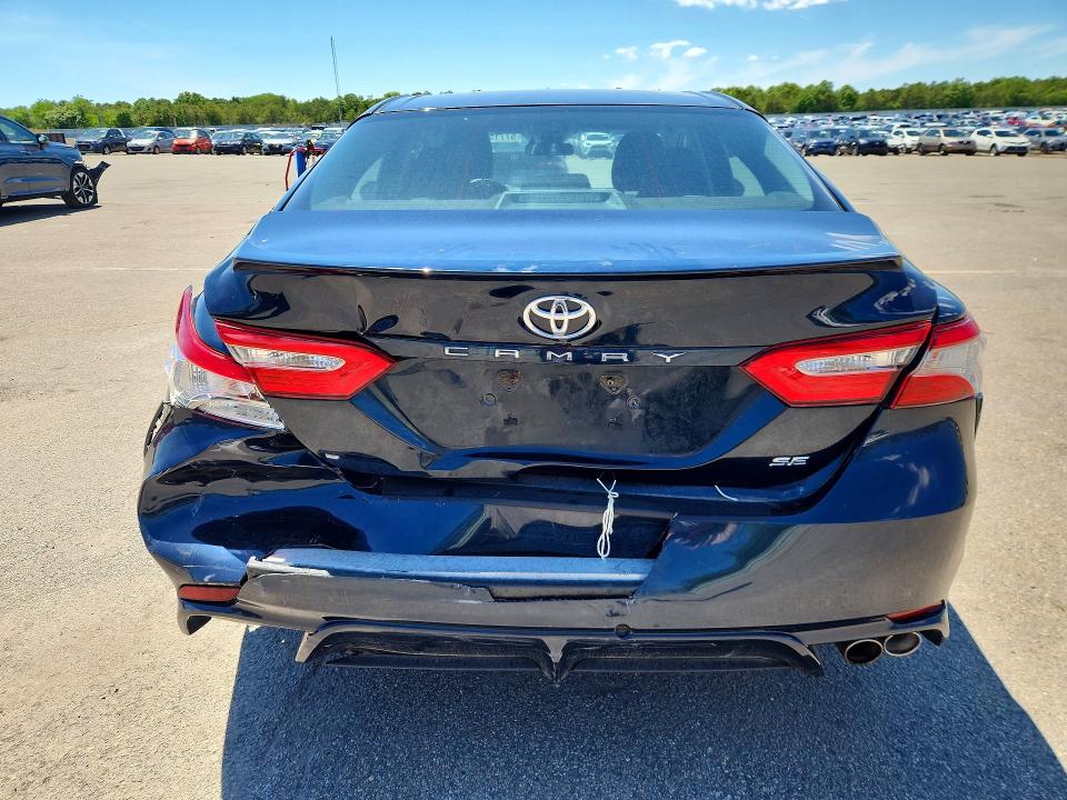 2018 Toyota Camry მანქანა იყიდება აუქციონზე, vin: 4T1B11HK0JU528581, აუქციონის ნომერი: 57715636
