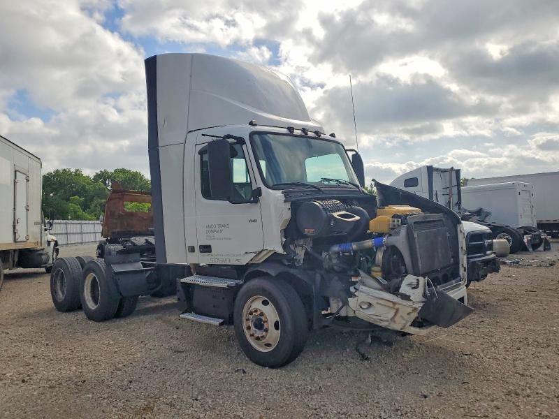 56265556 :رقم المزاد ، 4V4WC9DH5LN258340 vin ، 2020 Volvo Vnr مزاد بيع