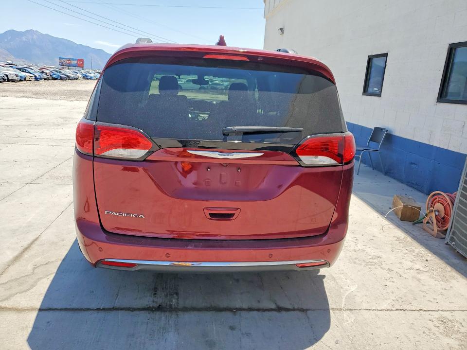 58369026 :رقم المزاد ، 2C4RC1BG8HR780037 vin ، 2017 Chrysler Pacifica مزاد بيع