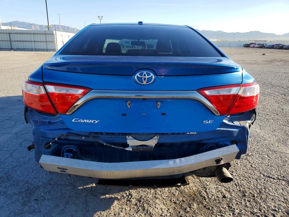 55706556 :رقم المزاد ، 4T1BF1FK3HU800877 vin ، 2017 Toyota Camry مزاد بيع