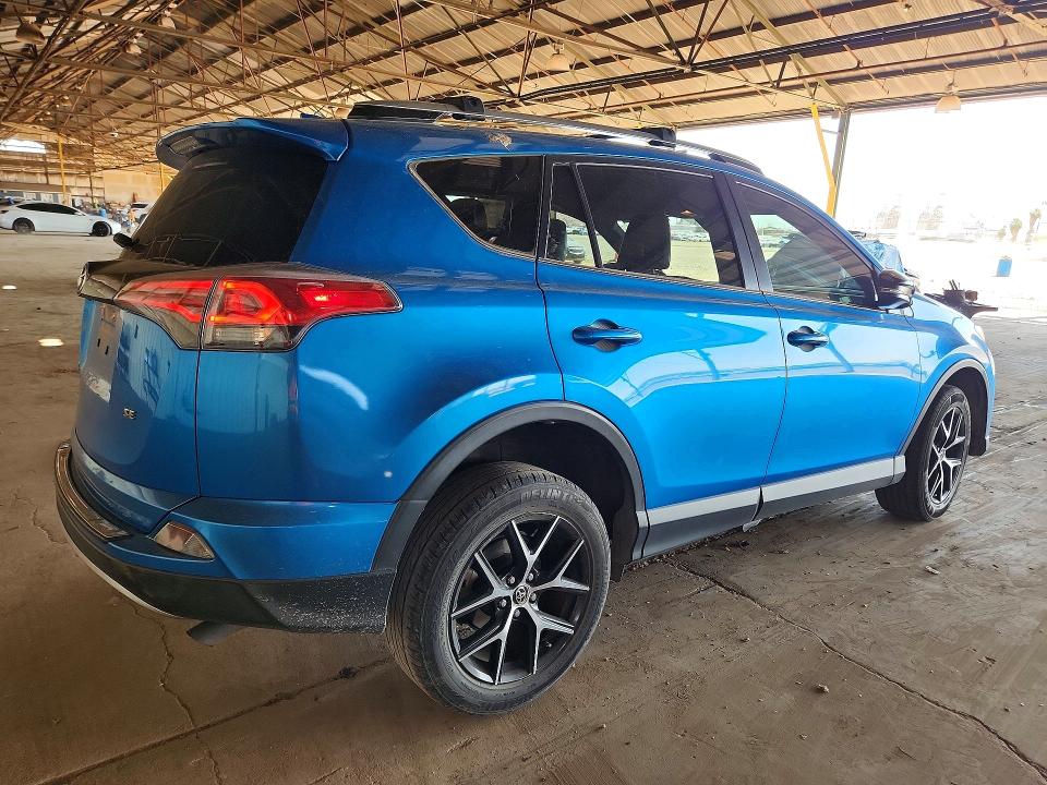 56155246 :رقم المزاد ، JTMNFREV1JD109932 vin ، 2018 Toyota Rav4 مزاد بيع