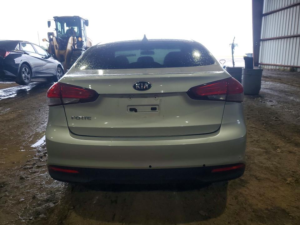 57883756 :رقم المزاد ، 3KPFK4A70JE209884 vin ، 2018 Kia Forte مزاد بيع