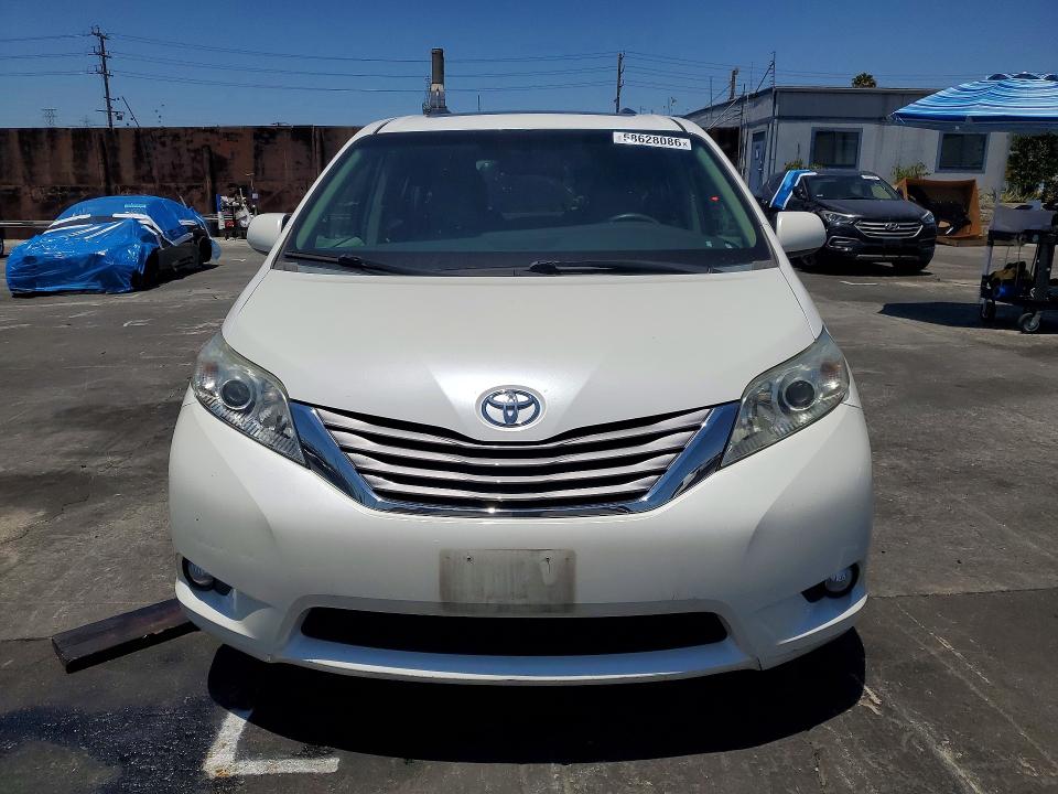 2015 Toyota Sienna მანქანა იყიდება აუქციონზე, vin: 5TDYK3DC9FS541444, აუქციონის ნომერი: 58628086