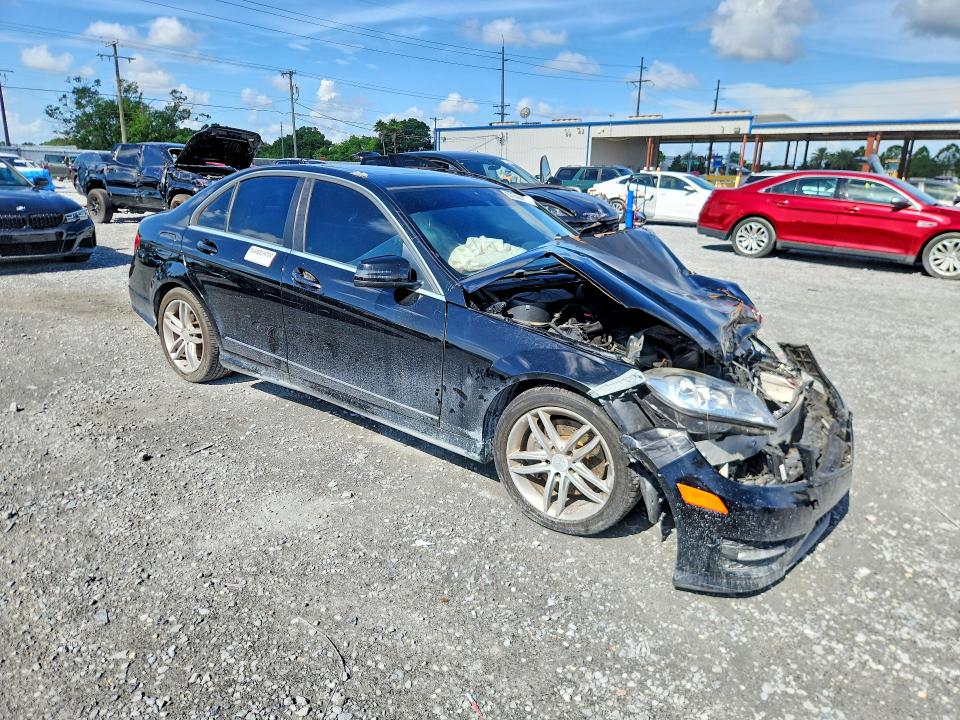 2014 Mercedes-benz C მანქანა იყიდება აუქციონზე, vin: WDDGF8AB4ER313458, აუქციონის ნომერი: 57340106