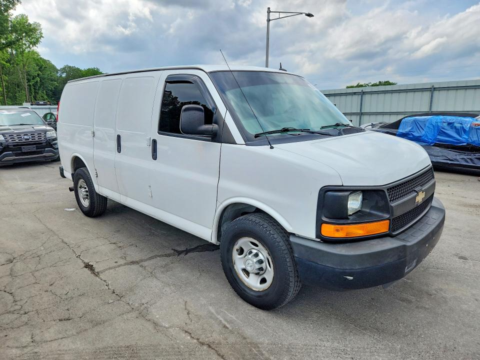 57017176 :رقم المزاد ، 1GCWGFCF2F1168864 vin ، 2015 Chevrolet Express G2500 مزاد بيع