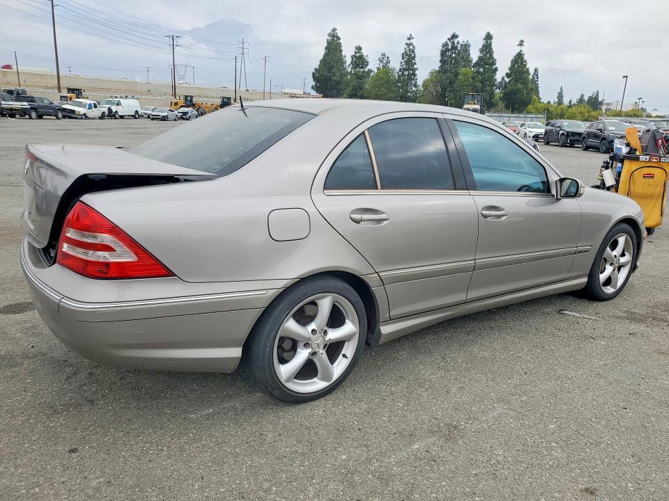 56608156 :رقم المزاد ، WDBRF52H06F755885 vin ، 2006 Mercedes-benz C-class مزاد بيع
