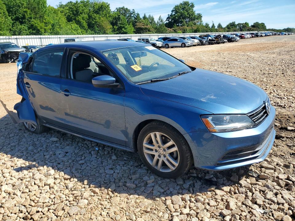 2018 Volkswagen Jetta მანქანა იყიდება აუქციონზე, vin: 3VW2B7AJ9JM210773, აუქციონის ნომერი: 58214096