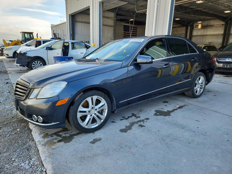57053696 :رقم المزاد ، WDDHF8HB8BA396512 vin ، 2011 Mercedes-benz E مزاد بيع