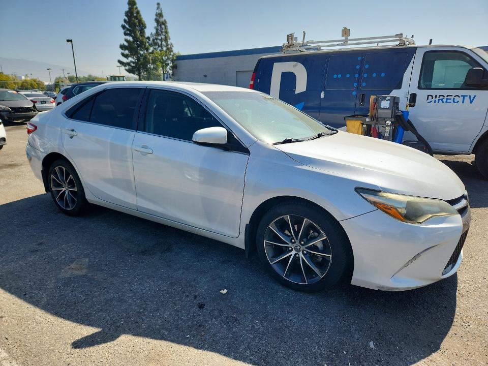 56367176 :رقم المزاد ، 4T1BF1FK3FU950663 vin ، 2015 Toyota Camry مزاد بيع