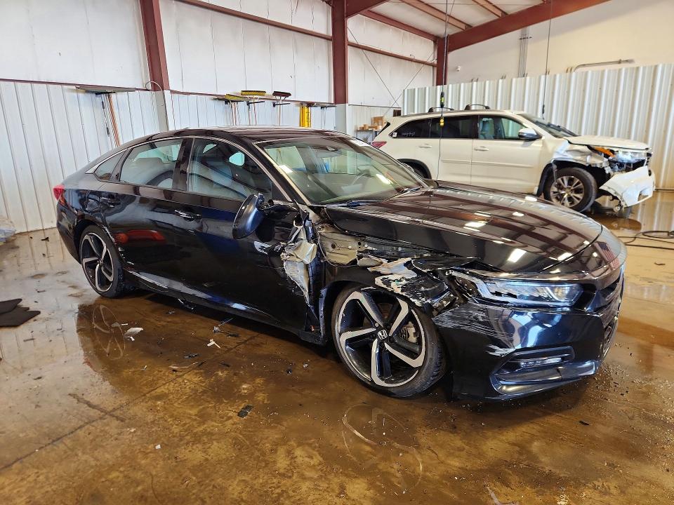 Aukcja sprzedaży 2018 Honda Accord, vin: 1HGCV2F3XJA051837, numer aukcji: 55848326