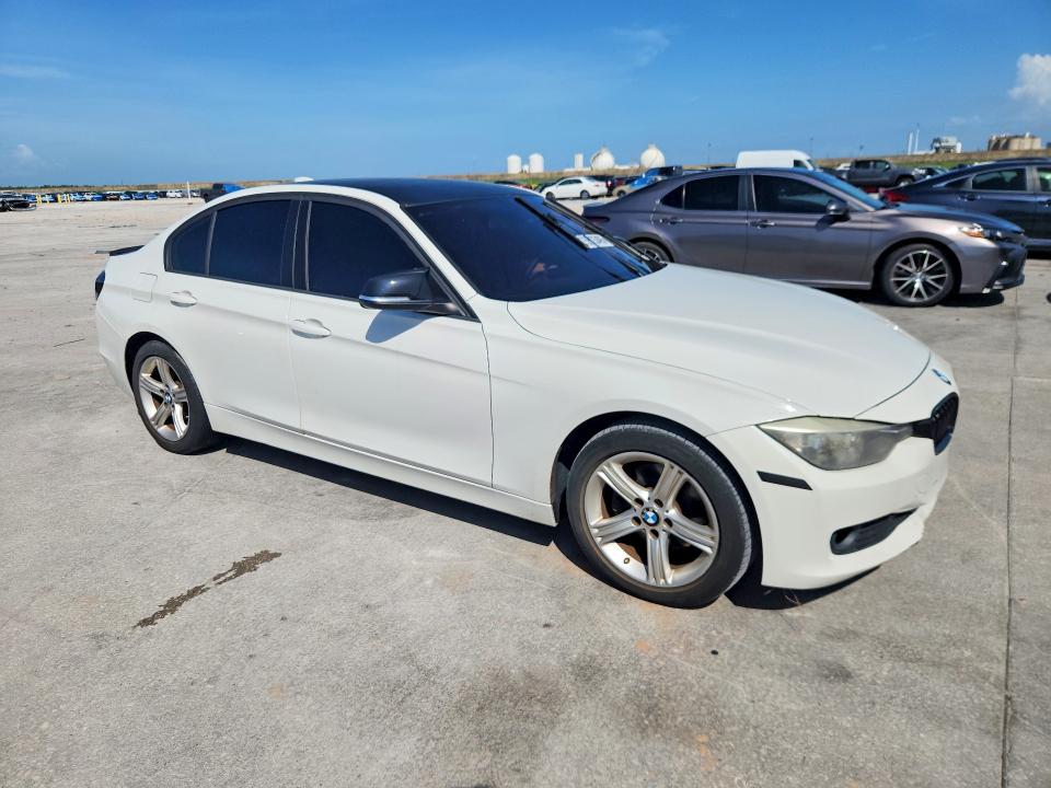 58703496 :رقم المزاد ، WBA3B1C55FP830975 vin ، 2015 Bmw 320 مزاد بيع