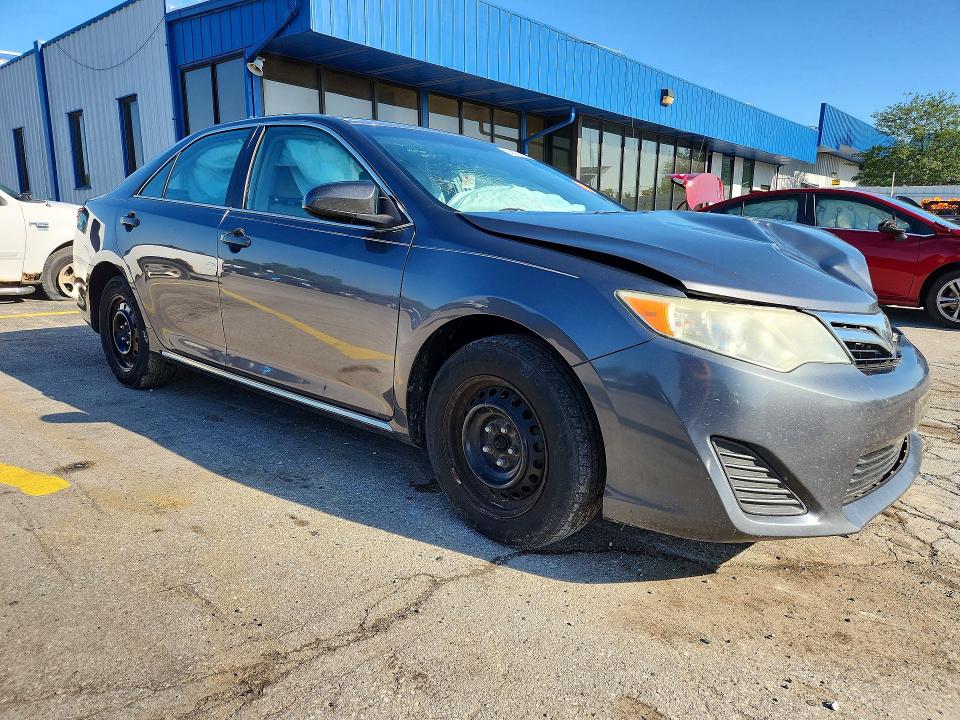 56808866 :رقم المزاد ، 4T1BF1FK3EU359117 vin ، 2014 Toyota Camry مزاد بيع