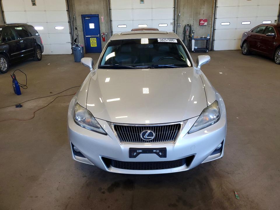 58257086 :رقم المزاد ، JTHCF5C22C5056100 vin ، 2012 Lexus Is مزاد بيع