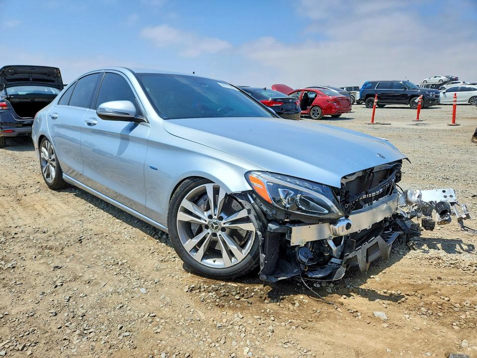 2018 Mercedes-benz C მანქანა იყიდება აუქციონზე, vin: 55SWF4HB3JU256138, აუქციონის ნომერი: 56173556