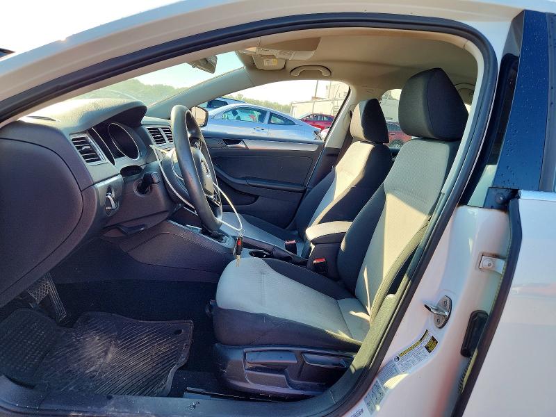 57811136 :رقم المزاد ، 3VW2B7AJ4HM306952 vin ، 2017 Volkswagen Jetta مزاد بيع