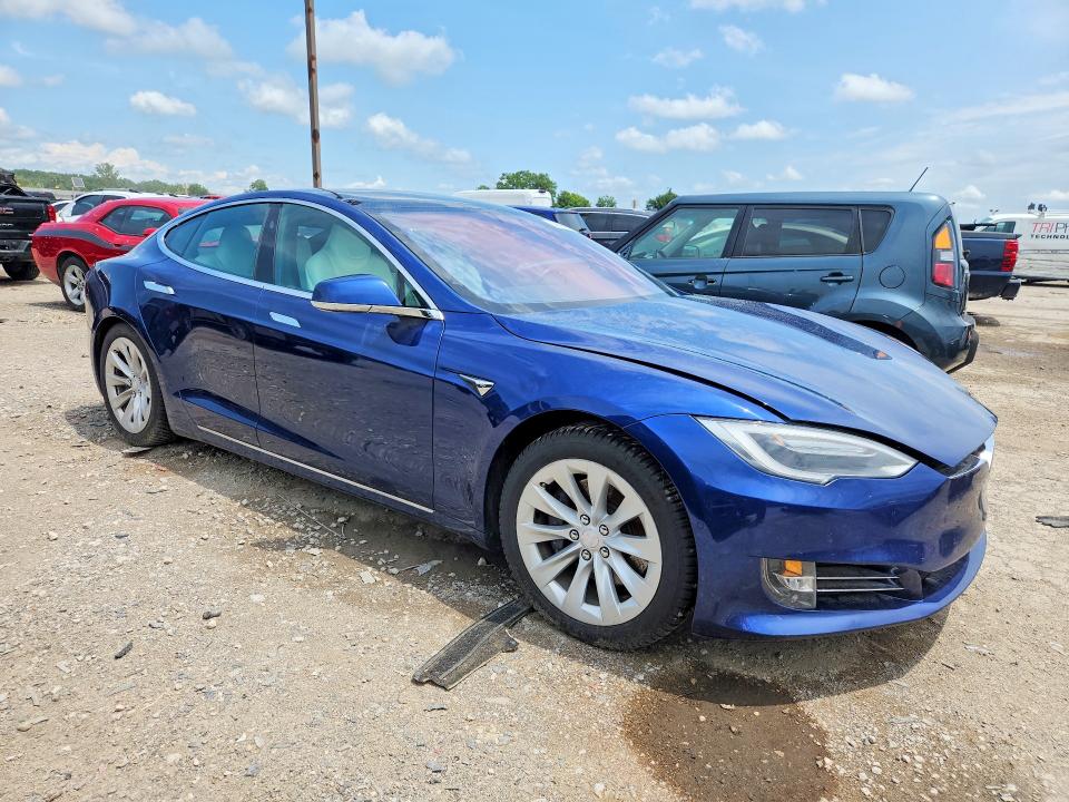 58798696 :رقم المزاد ، 5YJSA1E20HF213260 vin ، 2017 Tesla Model S مزاد بيع