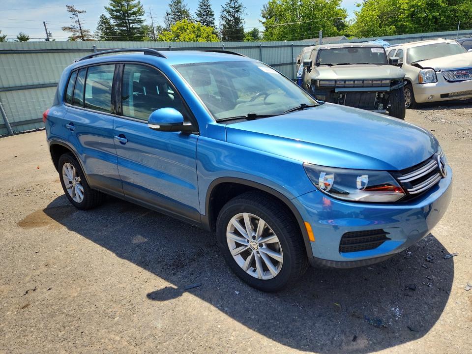 56309406 :رقم المزاد ، WVGBV7AX6HK052257 vin ، 2017 Volkswagen Tiguan مزاد بيع