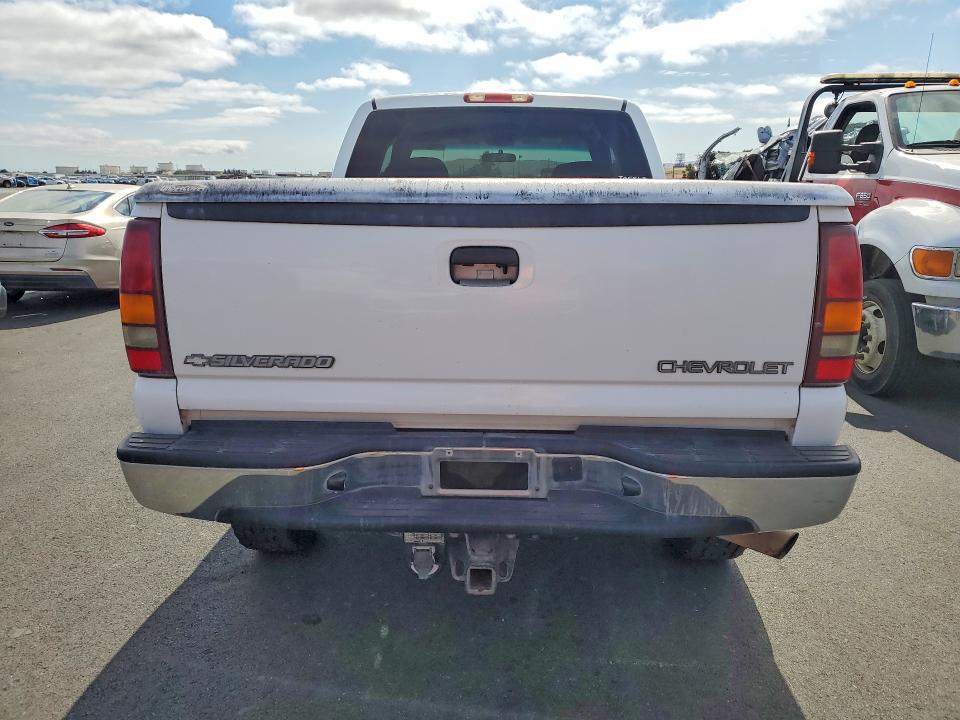Продаж на аукціоні авто 2002 Chevrolet Silverado, vin: 1GCHC29U32E143543, номер лоту: 57723376