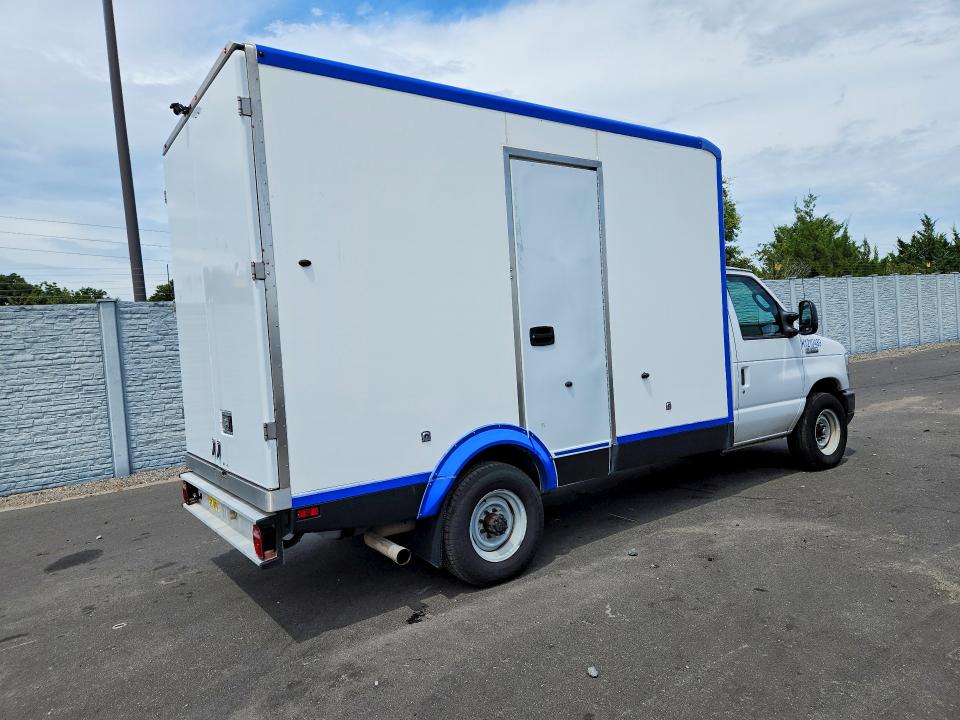 55573596 :رقم المزاد ، 1FDWE3FK3PDD14715 vin ، 2023 Ford E350 مزاد بيع