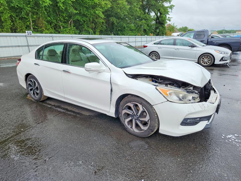 58649926 :رقم المزاد ، 1HGCR3F82HA001630 vin ، 2017 Honda Accord مزاد بيع