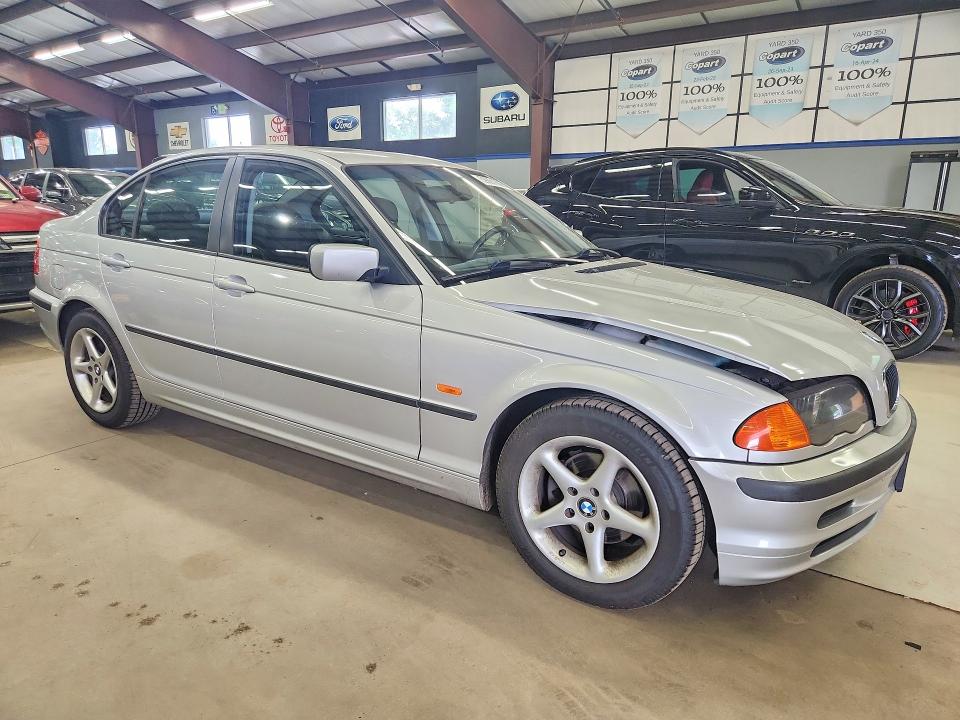 59061606 :رقم المزاد ، WBAAM3333XKC61458 vin ، 1999 Bmw 323 مزاد بيع