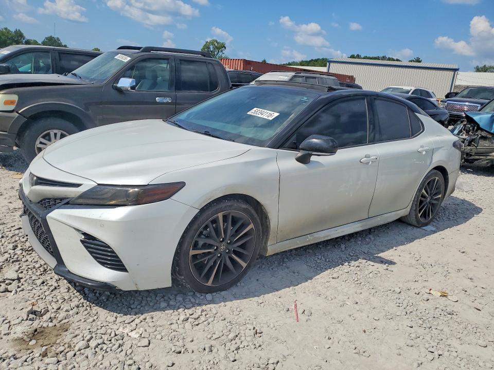 58394116 :رقم المزاد ، 4T1B61HK2JU081351 vin ، 2018 Toyota Camry مزاد بيع