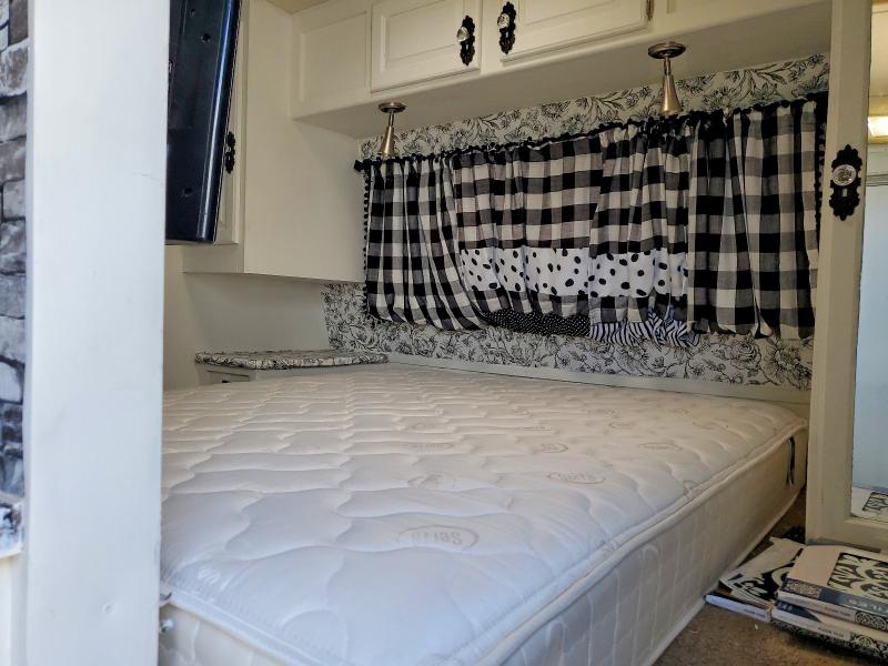 Продажа на аукционе авто 2015 Forest River Rockwood, vin: 4X4TRLB22FZ136048, номер лота: 57993706