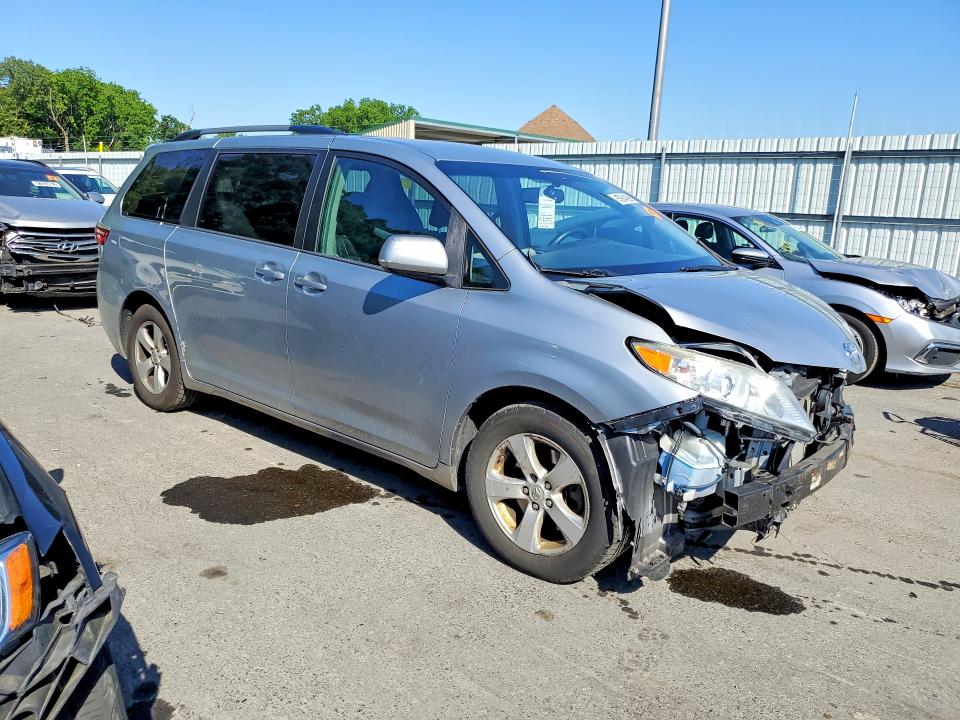 2015 Toyota Sienna მანქანა იყიდება აუქციონზე, vin: 5TDKK3DC7FS540654, აუქციონის ნომერი: 55884596