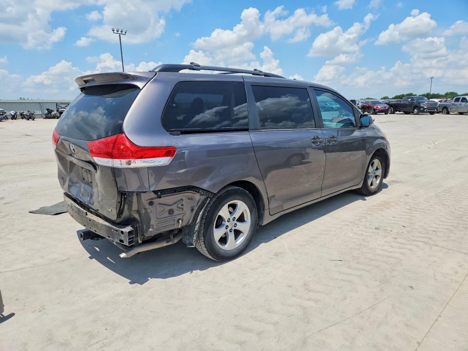 2013 Toyota Sienna მანქანა იყიდება აუქციონზე, vin: 5TDKK3DC8DS404725, აუქციონის ნომერი: 55706086